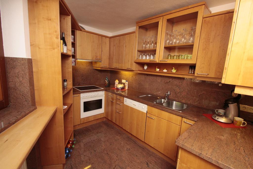 Luxus Appartement Schwarzwald Bei Freiburg 4 Schlafzimmer Sauna Sölden Habitación foto